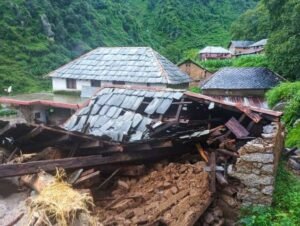 Himachal Pradesh: कांगड़ा जिले की बोह घाटी के गढ़गुन और स्पदा गांवों में बादल फटने से भारी तबाही हुई है।