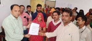 अयोध्या25जुलाई26*ग्राम पंचायत कोटरा की सरकारी सस्ते गल्ले की दुकान के लाइसेंस के संबंध में दिया गया मांगपत्र