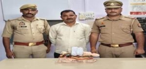 मथुरा 25 जुलाई 26*थाना मांट पुलिस द्वारा 01 अभियुक्त को 20 पौवा नगीना मार्का अवैध देशी शराब सहित गिरफ्तार किया गया ।*
