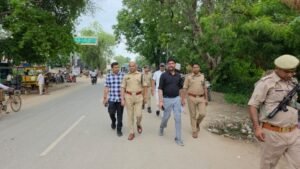 मथुरा 25 जुलाई 26 मुड़िया पूनो मेला पर पुलिस अधीक्षक ग्रामीण द्वारा वरीय अधिकारियों के साथ भ्रमण/गश्त:-*