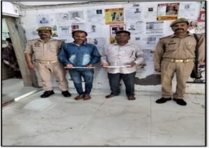 मथुरा 27 जुलाई 26*थाना वृन्दावन पुलिस द्वारा 02 अभियुक्तगण को 01-01 नाजायज चाकू के साथ किया गया गिरफ्तार ।*