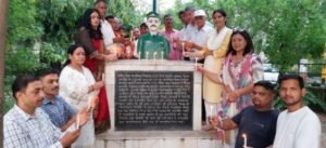 हल्द्वानी27जुलाई26*एक समाज श्रेष्ठ समाज संस्था ने कारगिल विजय दिवस पर शहीदों को कैंडल जलाकर श्रद्धांजलि दी