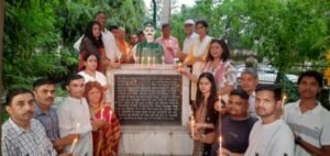 हल्द्वानी27जुलाई26*एक समाज श्रेष्ठ समाज संस्था ने कारगिल विजय दिवस पर शहीदों को कैंडल जलाकर श्रद्धांजलि दी