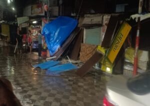 कानपुर नगर28जुलाई26*देर रात नशे में धुत लोडर चालक का तांडव, कई दुकानें तोड़ीं, मारी टक्कर टला बड़ा हादसा*