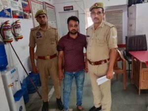 मथुरा 28 जुलाई 26* वादिया व वादिया की साथी हमराह के साथ छेड़छाड़, मारपीट और पत्रकार बनकर चौथ वसूली करने वाला अभियुक्त गिरफ्तार*