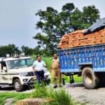 सुल्तानपुर28जुलाई26*ओवरलोड ईंट लदी दो ट्रैक्टर-ट्रॉलियों पर 1.44 लाख का जुर्माना।
