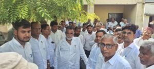 सुल्तानपुर29जुलाई26*अतिरिक्त मजिस्ट्रेट/प्रभारी सिटी मजिस्ट्रेट संजय अग्रहरी के खिलाफ आंदोलित हुए अधिवक्ता
