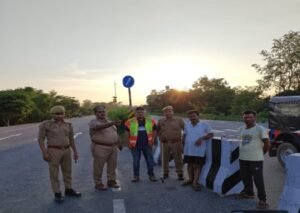 हरदोई29जुलाई26*सावन माह को लेकर पुलिस व NHAI अलर्ट: जहानीखेड़ा चौकी प्रभारी और NHAI टीम ने NH-30 पर बंद कराया अवैध मीडियन कट*