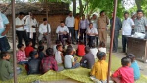 अयोध्या31जुलाई26*कैथी मांझा पहुंचे जिलाधिकारी अयोध्या, ग्रामीणों की समस्याएं सुनीं;