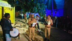 सुलतानपुर७ जुलाई २६*थाना बन्धुआकला पुलिस द्वारा जिला बदर आदेश का अनुपालन, अभियुक्त के विरुद्ध मुनादी कर नोटिस चस्पा ।*