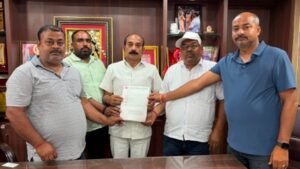 लखनऊ ७ जुलाई २६*फर्टिलाइजर कंपनियों की मनमानी से प्रदेश के खुदरा खाद व्यापारी संकट में, सरकार से हस्तक्षेप की मांग