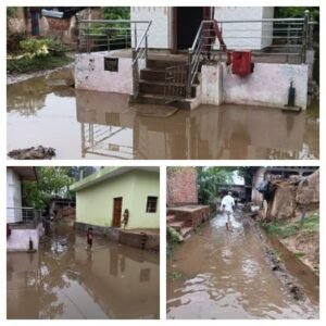 बांदा 7जूलाई 26*मवई बुजुर्ग में बारिश से आम रास्ता जलमग्न, राहगीरों को हो रही दिक्कत*