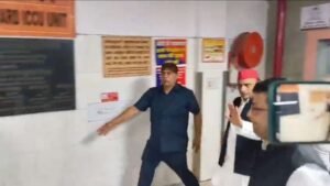 लखनऊ3जुलाई26*पूर्व मंत्री राजेंद्र चौधरी को हार्ट अटैक.. सिविल अस्पताल में भर्ती.. सपा मुखिया अखिलेश यादव देखने पहुंचे..*