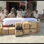 पूर्णिया बिहार 24 जुलाई 26 पूर्णिया: XUV से हो रही थी विदेशी शराब की होम डिलीवरी, पुलिस ने किया ध्वस्त!