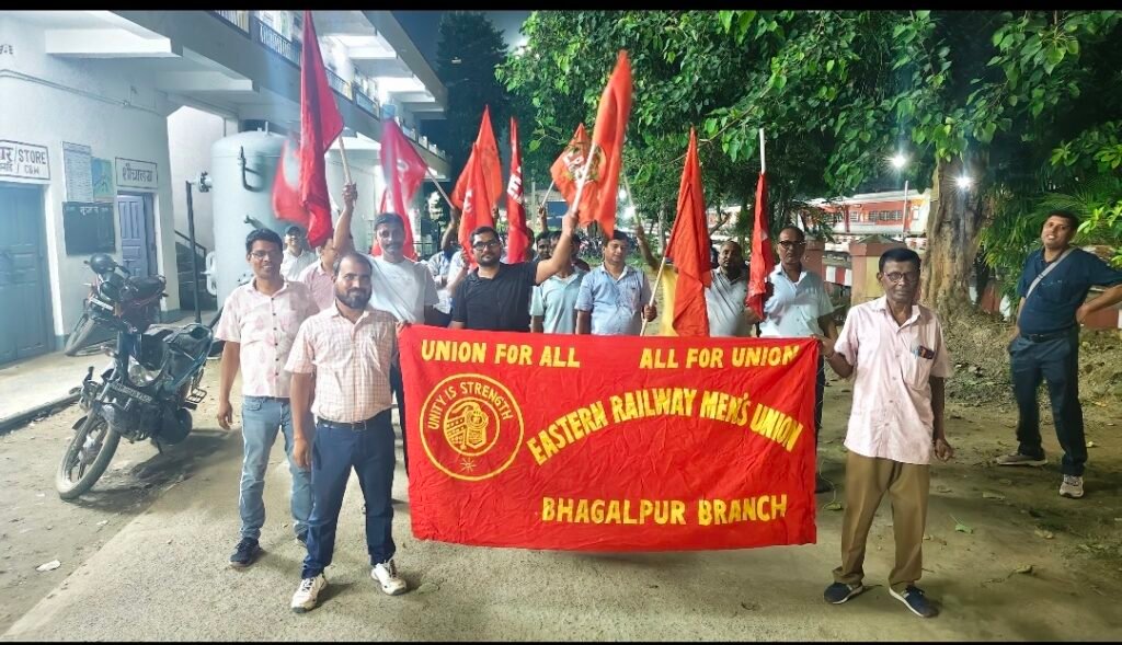 *भागलपुर बिहार 25/07/26*पेपर लीक के विरोध में ERMU भागलपुर शाखा का शांतिपूर्ण प्रदर्शन, देश के युवाओं के समर्थन में उठाई आवाज़* *भागलपुर बिहार 25/07/26*पेपर लीक के विरोध में ERMU भागलपुर शाखा का शांतिपूर्ण प्रदर्शन, देश के युवाओं के समर्थन में उठाई आवाज़*
