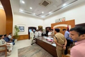 कानपूर ३ जुलाई २६ * सोशल मीडिया पर कथित आपत्तिजनक टिप्पणी का मामला, विधायक हसन रूमी ने पुलिस कमिश्नर को सौंपा प्रार्थना पत्र