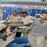 भागलपुर31जुलाई26*महादेवपुर घाट पर पानी में बहते मिले अधेड़ व्यक्ति को डायल-112 टीम ने तत्परता से अस्पताल पहुँचाया