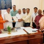 नई दिल्ली1अगस्त जुलाई26* पत्रकारों की समस्याओं के समाधान का आश्वासन, विधानसभा उपाध्यक्ष को सौंपा ज्ञापन