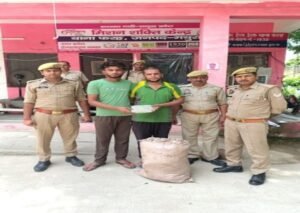 मथुरा 1 अगस्त 26* 02 अभियुक्तगण को अवैध 13.670 कि0ग्रा0 गांजा व घटना में प्रयुक्त मोटर साइकिल सहित गिरफ्तार किया गया ।*