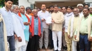 बाँदा2अगस्त26*मवई बुजुर्ग के किसानों की 300 बीघा जमीन रास्ता बंद होने से बाधित*