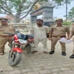 मथुरा 3 अगस्त 26*थाना वृन्दावन पुलिस द्वारा 01 अभियुक्त को चोरी की मोटर साइकिल व 01 अवैध चाकू सहित गिरफ्तार किया गया ।*