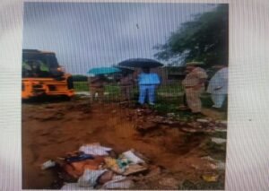 मथुरा 3 अगस्त 26*थाना शेरगढ पर पंजीकृत अवैध शराब के 40 अभियोग में जब्त् अंग्रेजी व देशी शराब को नियमानुसार विनिष्टीकरण किया गया ।*