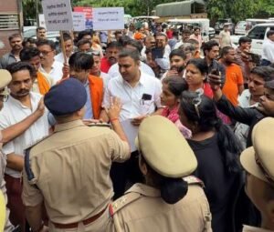 लखनऊ4अगस्त26*अखण्ड आर्यावर्त महासभा का पुलिस कमिश्नरेट मुख्यालय पर प्रदर्शन*