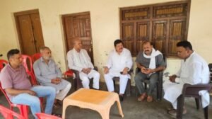 अयोध्या5अगस्त26*जिला सचिव के निधन पर कांग्रेस जिलाध्यक्ष ने शोकाकुल परिवार को बंधाया ढांढस