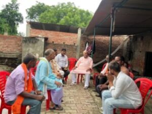 अयोध्या5अगस्त26*चार मासूमों की आंखों में आंसू देख कांप उठा दिल, पूर्व सांसद लल्लू सिंह पहुंचे पीड़ित परिवार के घर।