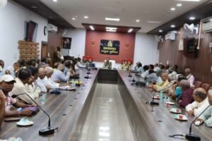 मथुरा 5 अगस्त26 वरिष्ठ पुलिस अधीक्षक मथुरा द्वारा पुलिस लाइन सभागार में पुलिस पेंशनर्स के साथ की बैठक*