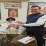 सहारनपुर6अगस्त26*सरदार सुरजीत सिंह का पूर्व जिलाधिकारी ने शाल पहनाकर किया सम्मानित*