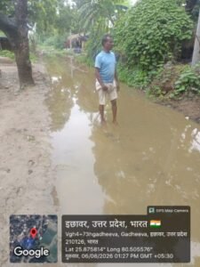 बांदा6अगस्त 26*जलभराव से परेशान ग्रामीणों ने डीएम से लगाई गुहार, बोले- गंदा पानी घरों में घुस रहा,बीमारी फैलने का खतरा*