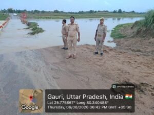 बांदा 6 अगस्त 26*चंद्रावल नदी उफान पर, अमारा-गौरी कला रपटा पुल पर बढ़ा बहाव;पुलिस व तैराक तैनात*