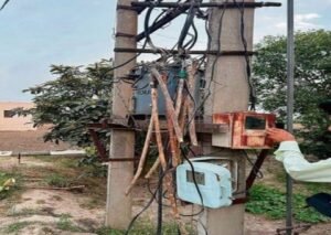 सुल्तानपुर6अगस्त26*लाखीपुर ( दूबेपुर ब्लॉक)गांव में बड़े पैमाने पर बिजली चोरी के आरोप, विभाग से जांच की मांग*