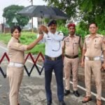 कावड़ यात्रा में सड़क पर खड़े होकर ड्यूटी करने वाले यातायात पुलिस कर्मियों को किये छाता वितरित*