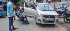 कानपुर नगर7अगस्त26* कल्याणपुर कानपुर में सड़क हादसा, कार चालक की लापरवाही से पत्रकार घायल