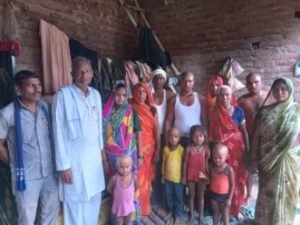 बांदा 8अगस्त 26*सड़क हादसे में युवक की मौत,शोकाकुल परिवार से मिले बसपा नेता*