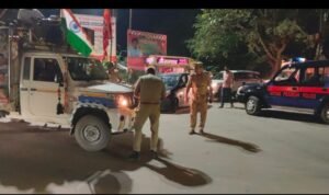 हरदोई9अगस्त26*सावन में कोतवाल की सराहनीय पहल: कावड़ वाहनों पर लगाए रात्रि रिफ्लेक्टर*