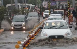 देहरादून10अगस्त26*उत्तराखंड में 2 दिन भारी बारिश का ऑरेंज अलर्ट, 120 सड़कें अभी भी बंद*