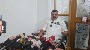 सुल्तानपुर10अगस्त26**सियासत में फिर गरमाया संग्राम *ब्लॉक प्रमुख यशभद्र सिंह मोनू ने प्रेस वार्ता कर खोला मोर्चा*