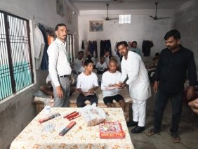 कौशाम्बी10अगस्त26*दिव्यांग बच्चों के बीच जिला पंचायत सदस्य अनूप सिंह पटेल ने मनाया जन्मदिन