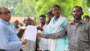 बांदा11 अगस्त 26*जमालपुर में RCC रोड के चलते जलभराव, कई मकान गिरे*