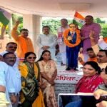 सुल्तानपुर12अगस्त26*शहीदों की प्रतिमाओं पर माल्यार्पण, निकाली तिरंगा यात्रा*