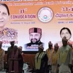 अयोध्या12अगस्त26*अवध विश्वविद्यालय के 31वे दीक्षांत समारोह में पहुंची राज्यपाल, बिना दीप प्रज्वलन के शुरू हो गया कार्यक्रम*