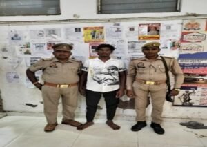 मथुरा 12 अगस्त 26*थाना वृन्दावन पुलिस द्वारा बलात्कार के अभियोग में वांछित चल रहे 01 अभियुक्त को किया गया गिरफ्तार ।*