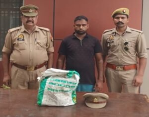 मथुरा 16 अगस्त 26* “ऑपरेशन प्रहार” के तहत 01 अभियुक्त को कुल 22 पव्वा अवैध देशी शराब के साथ गिरफ्तार किया गया ।*