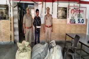 मथुरा 16 अगस्त 26* कपड़े के गोदाम से कपड़े व रूपयो की चोरी करने वाले 01 अभियुक्त को चोरी के माल सहित गिरफ्तार किया गया ।*