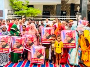 कौशाम्बी17अगस्त26*प्रदेश अध्यक्ष अजय राय के 3 साल कार्यकाल पूरे होने पर जरूरतमंदो को फल मिठाई वितरित किया -*