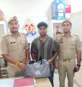 गोरखपुर18.08.2026*गोरखपुर पुलिस द्वारा ऑटो में गुम हुये बैग को आवेदक को सकुशल सुपुर्द किया गया*