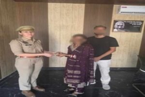 मथुरा 20 अगस्त 26 मध्य प्रदेश राज्य से आई महिला का पर्स जिसमें कीमती आभूषण थे खो गया था पुलिस की तत्परता से मिला*